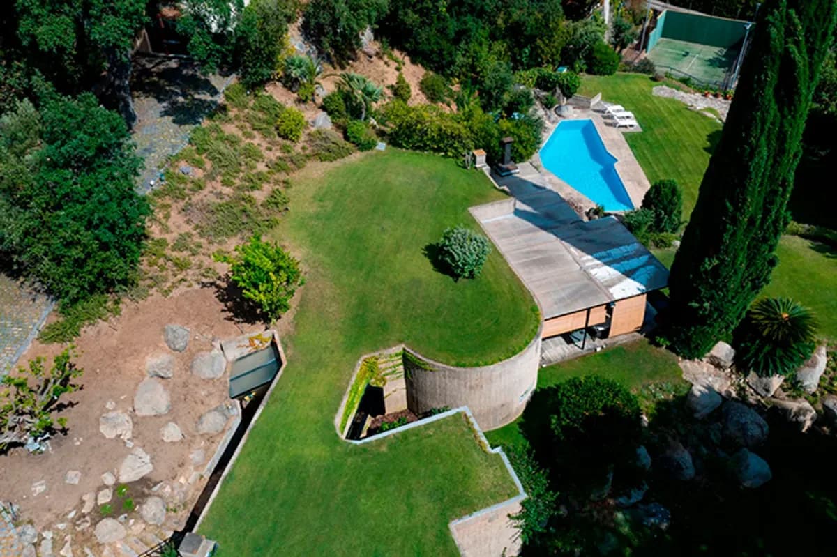 Earth-sheltered house